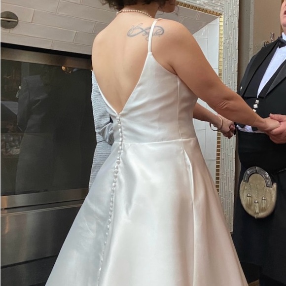 Wedding dress - Picture 4 of 5